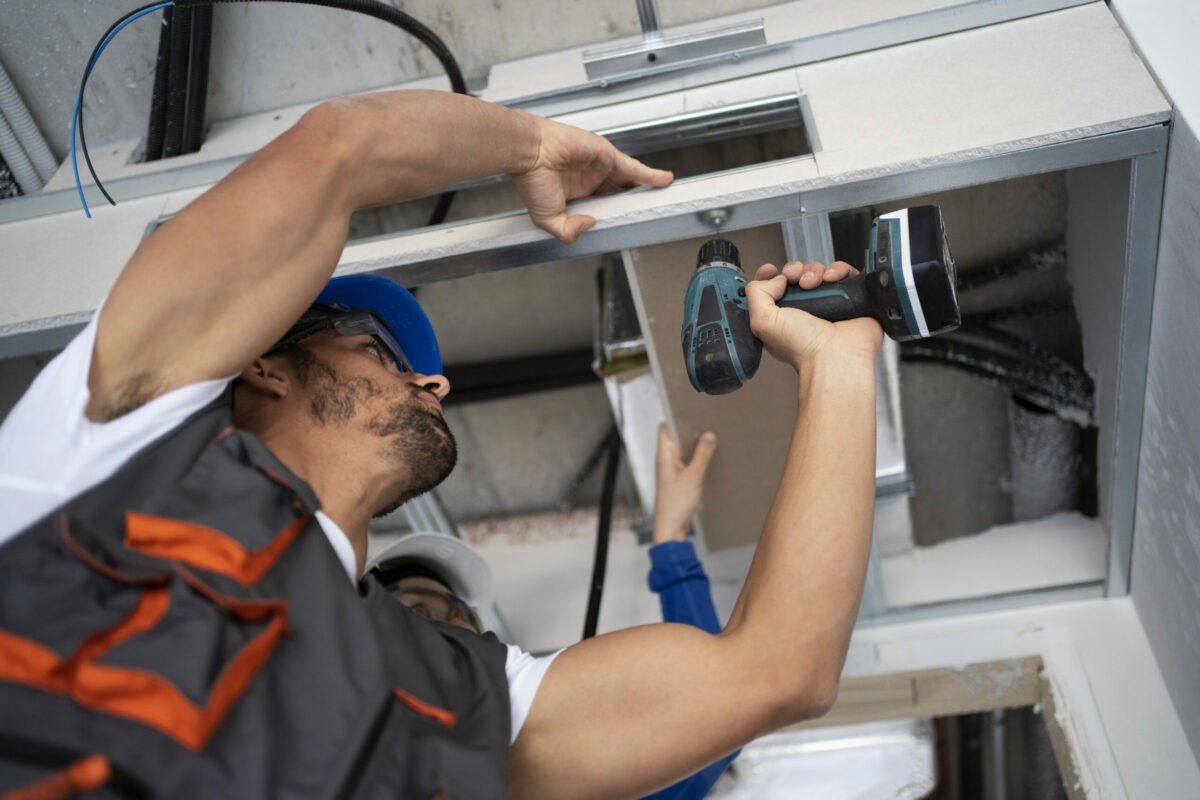 travaux d' un électricien